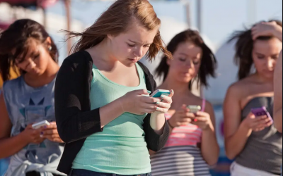 There are three reasons why cell phones should be banned from our schools