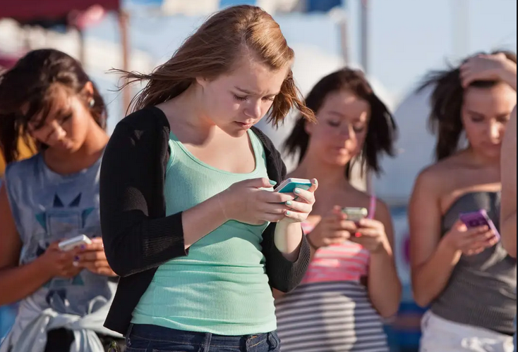 There Are Three Reasons Why Cell Phones Should Be Banned From Our ...