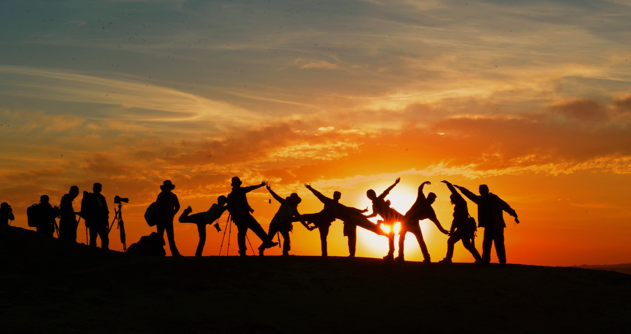 Social Tipping Points, Virtuous Cascades